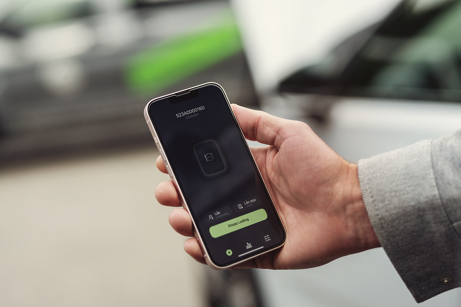 A phone showing the Enua app's charger screen with the green start/stop charging button